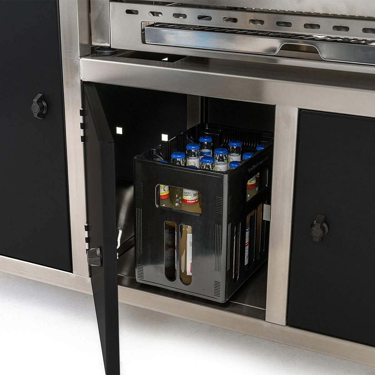 INDRAdesign Blackline Gasgrillstation Mit SANTOS Free S-410 & Kühlschrank / Schwarz 5 INDRAdesign Blackline Gasgrillstation Mit SANTOS Free S-410 & Kühlschrank / Schwarz – Bild 3