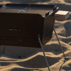 Knister Grill Small – Tragbarer Holzkohlegrill -Grill Konigreich Geschaft knister grill small tragbarer holzkohlegrill b75a3a4f7e1cacb19e2f6b561d6730d9