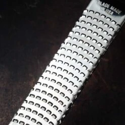 Microplane Premium Reibe / Zester, Eukalyptus Grün -Grill Konigreich Geschaft microplane premium reibe zester eukalyptus gruen a906e585152a89aa63c5fb01b4add5ae