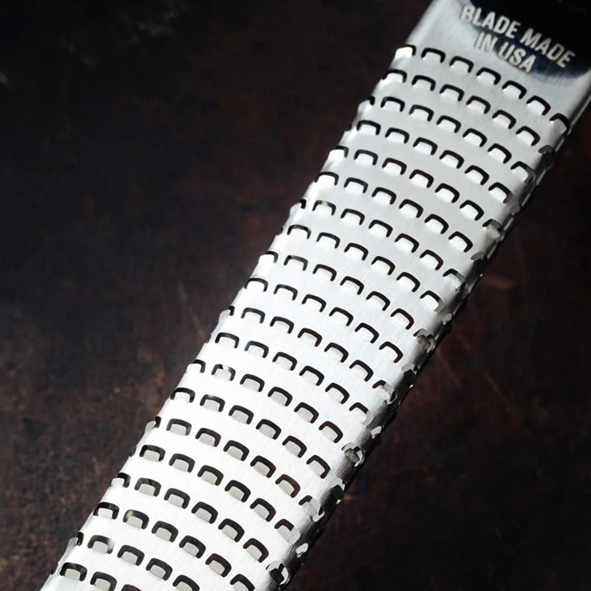 Microplane Premium Reibe / Zester, Granatapfelrot 3 Microplane Premium Reibe / Zester, Granatapfelrot