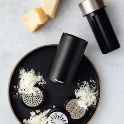 Microplane Universal Mühle 3in1 -Grill Konigreich Geschaft microplane universal muehle 3in1 f9de8a745f1cef65c0061ca8e4cee45e