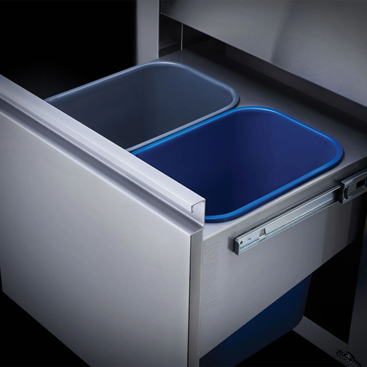 Napoleon Einbau-Türe & Mülleimer- Kombination Groß 6 Napoleon Einbau-Türe & Mülleimer- Kombination Groß – Bild 4