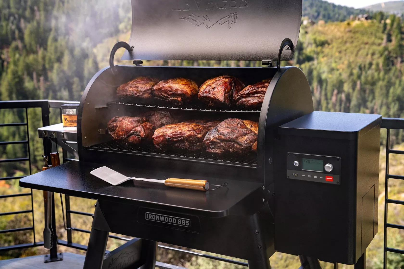 Grill Konigreich Geschaft -Grill Konigreich Geschaft Ironwood 885 Series Lifestyle